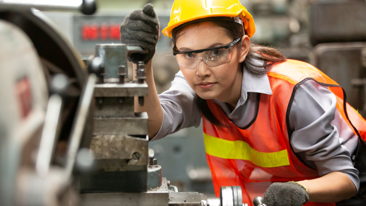 Cutting Machine Operator Ausbildung in Germany - Apply Now!